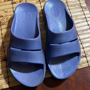 Lavender oofos - worn but in great condition.